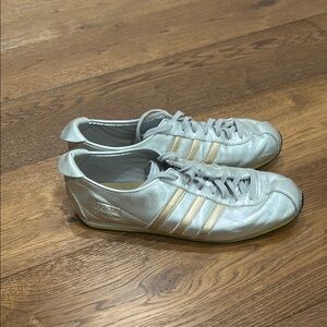 Vintage Y2K men’s silver metallic leather Adidas sneakers